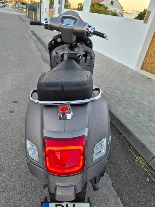 Vespa 300 GTS Super pequena queda
