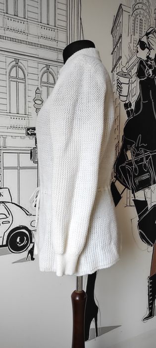 Damski biały sweter kardigan blezer jesien