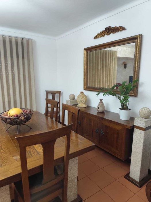 Sala de Jantar em castanho maciço