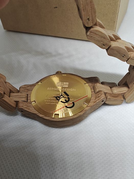 Relógio Bergen-Design em Madeira Natural