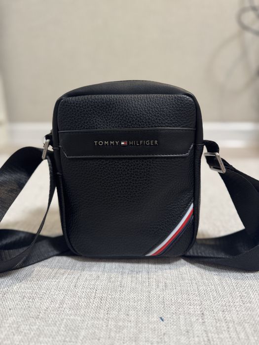 Сумка Tommy Hilfiger кожана