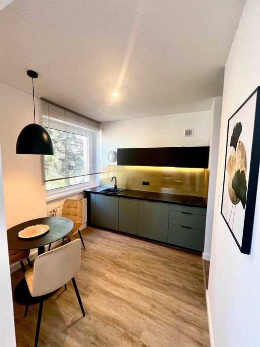 Nowocześnie wykończona kawalerka z miejscem parkingowym klimatyzacja