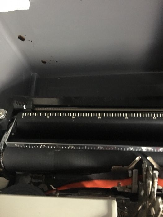 Máquina de escrever LOGIKA 3002