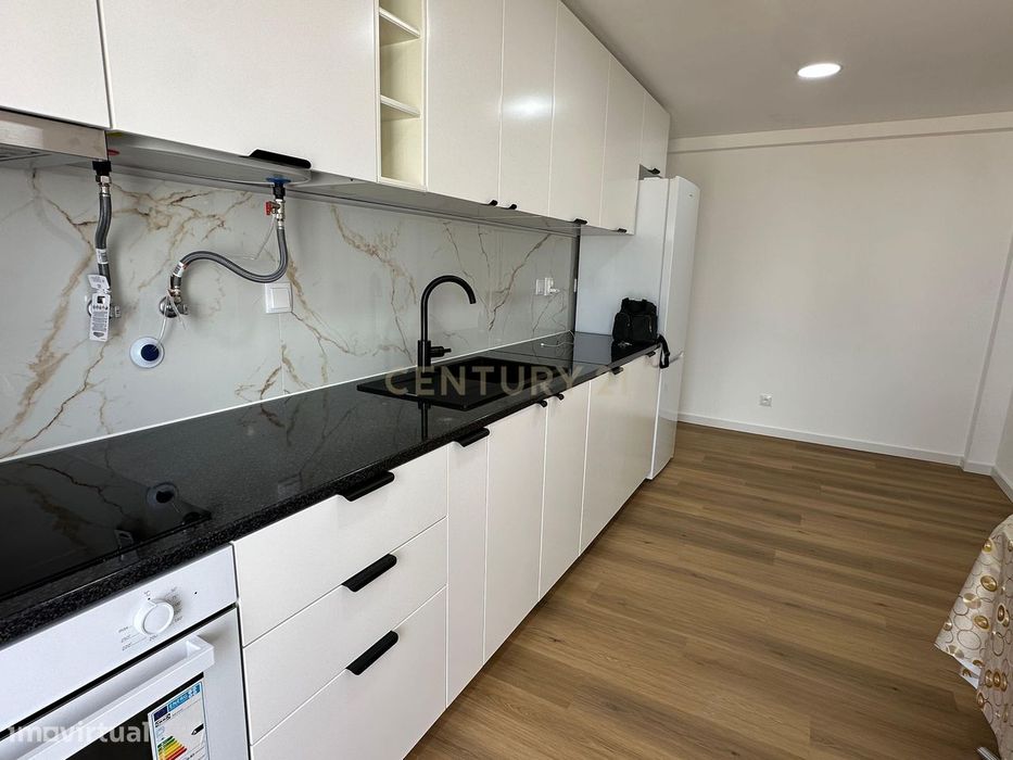Apartamento T2 Remodelado, Equipado e Mobilado - Olhão