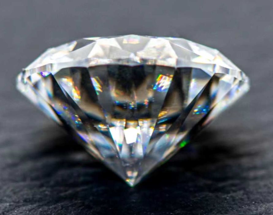 Moissanit 8mm (2ct) idealny zamiennik diamentu