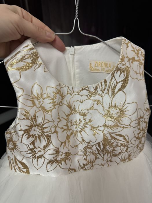 Святкова сукня для Вашої принцеси.