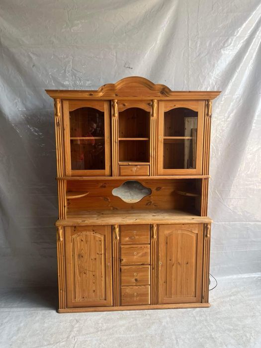 Kredens z litego drewna