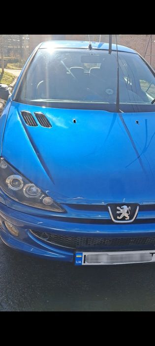 Автомобіль PEUGEOT 206