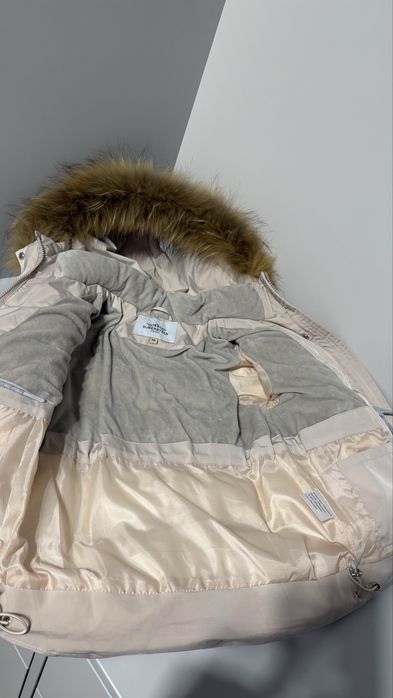 Якісна зимова куртка на дівчинку з натуральним хутром, на 3-4 роки.