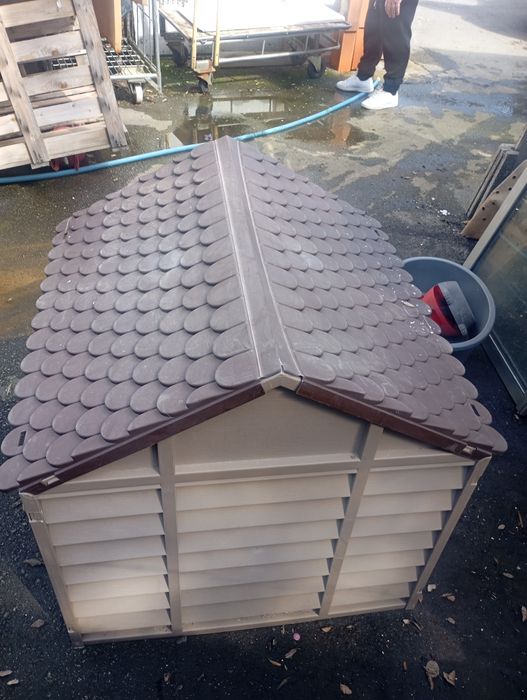 Vendo casota de cão muito bonito bom estado