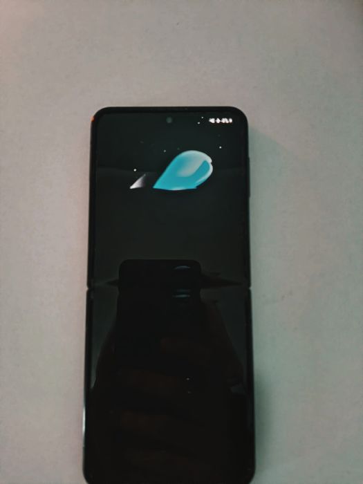 Samsung Galaxy Z Flip4/5G — Ecrã interior danificado (para reparar/peç