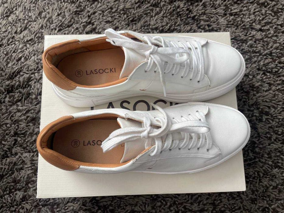 Женские белые кожаные кеды