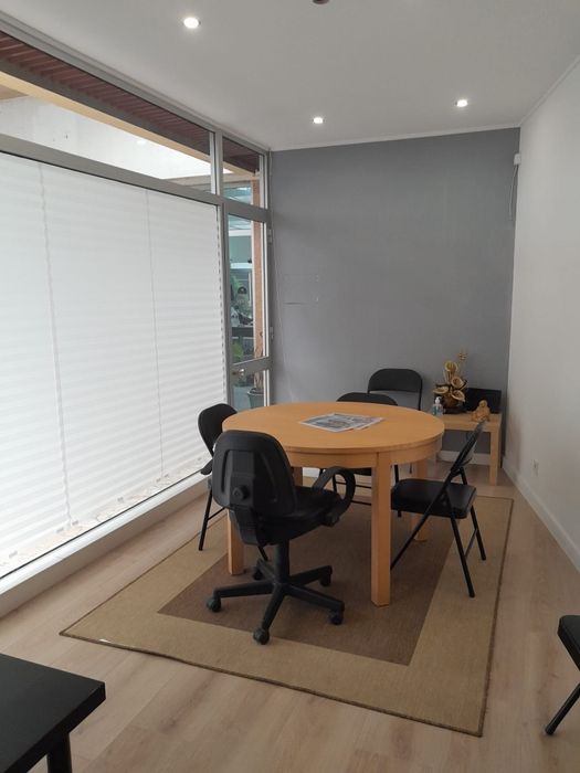 Aluga se loja Baixa Porto em Galeria Comercial