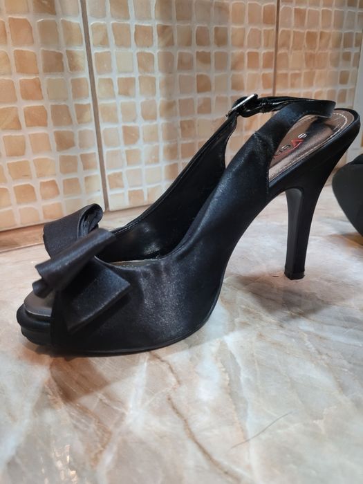 Piękne szpilki z kokardką