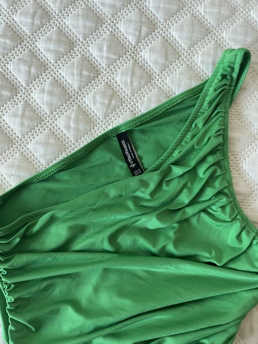 Vestido justo ao corpo verde