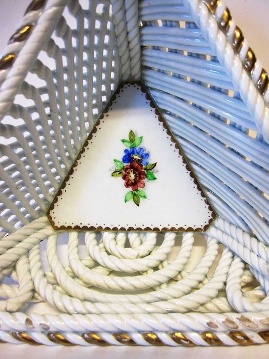 lindissimo  antigo cesto em porcelana francesa pintado à mão