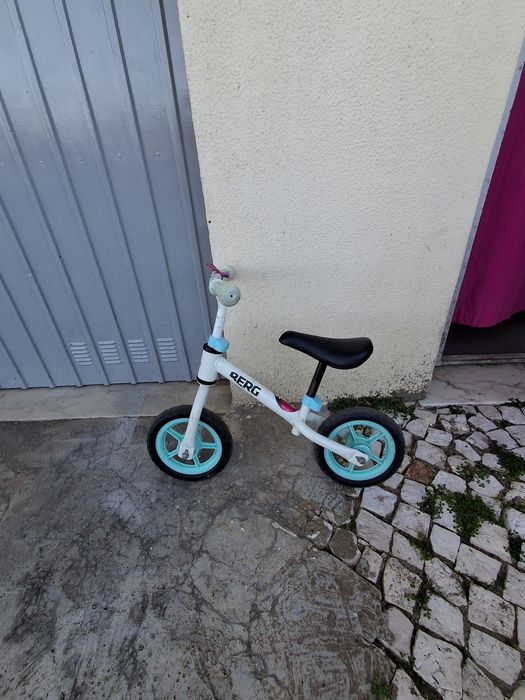 Bicicletas e carrinho de   criança