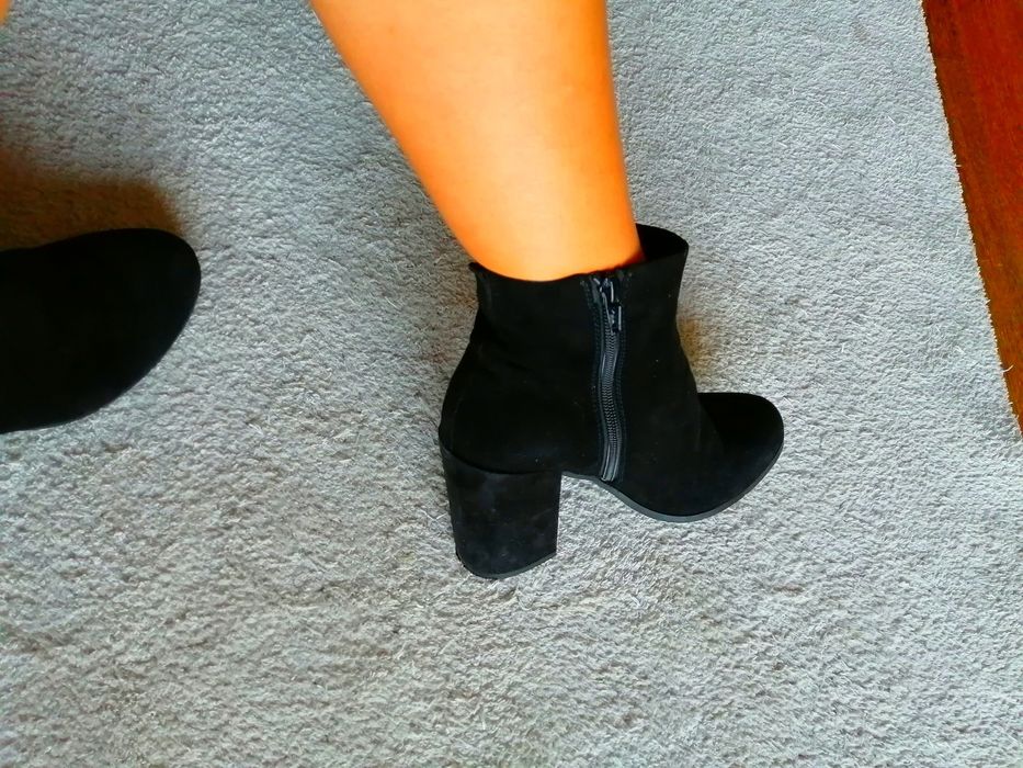 Botins em camurça da marca italiana The Flexx