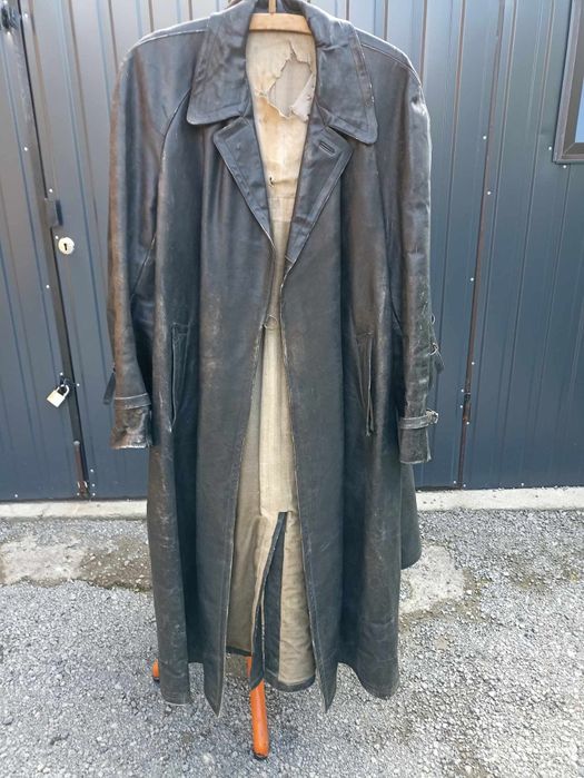 Stary niemiecki czarny skórzany płaszcz militaria