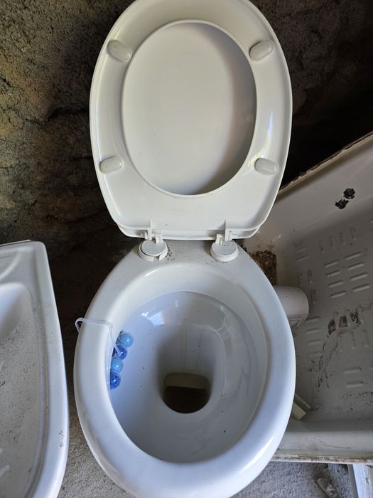 Vários materiais de WC como novos..