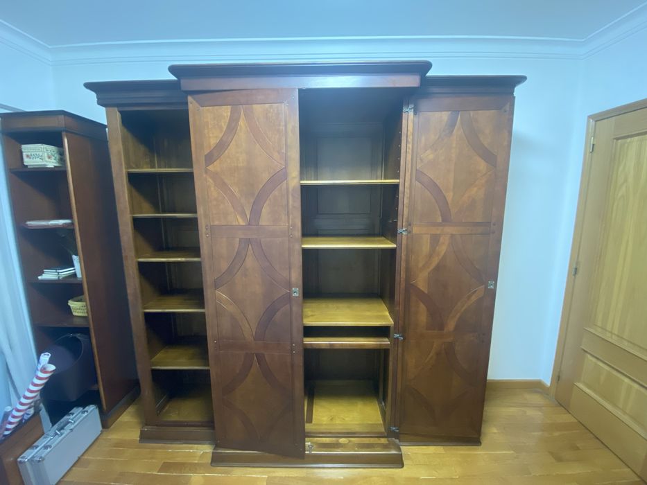 Biblioteca em Madeira maciça com Secretária e Arrumação