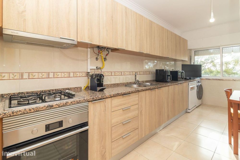 Apartamento T3, remodelado, em Quinta de São Nicolau, Corroios. — Corroios, Setúbal