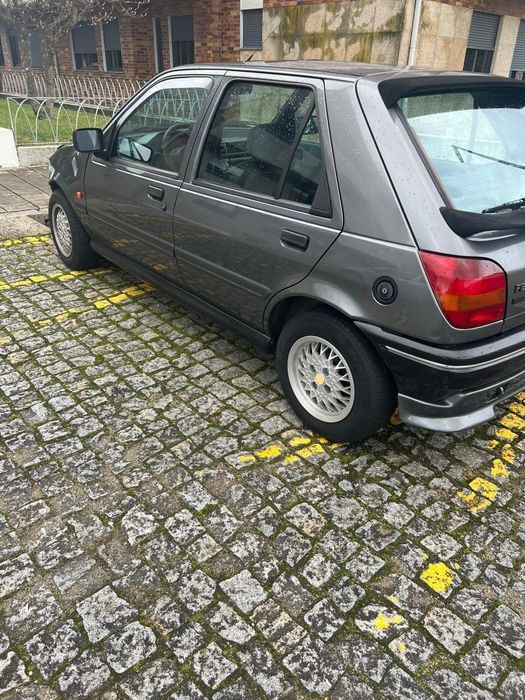 Ford Fiesta 1.1 vendo carro a trabalhar e a andar, com batida à frente