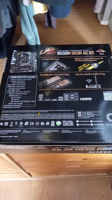 Placa mãe Gigabyte B550M DS3H AC R2 - Socket AM4 para AMD Ryzen