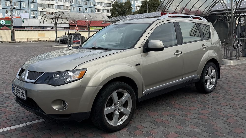 Mitsubishi Outlander XL