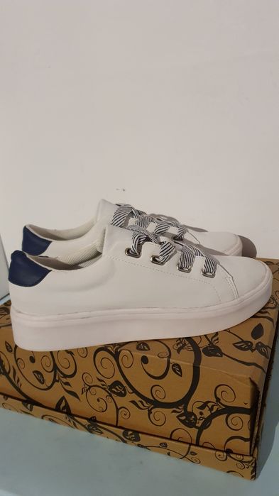 Sneakersy nowe sportowe białe markowe Rozmiar 42 / wkładka 27.5 cm