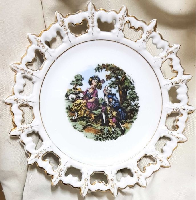3 Valuable Dinner Plates429087829672611844