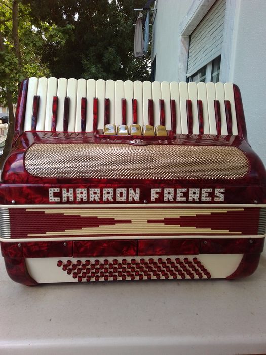 Acordeão Charron Freres Italiano à 3 a voz com mala - excelente, pronto a tocar