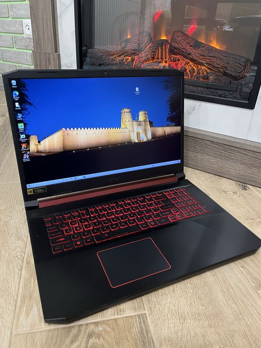 Acer Nitro I9 9880H 8x4.8 GHz/17.3 120Hz/RTX2060