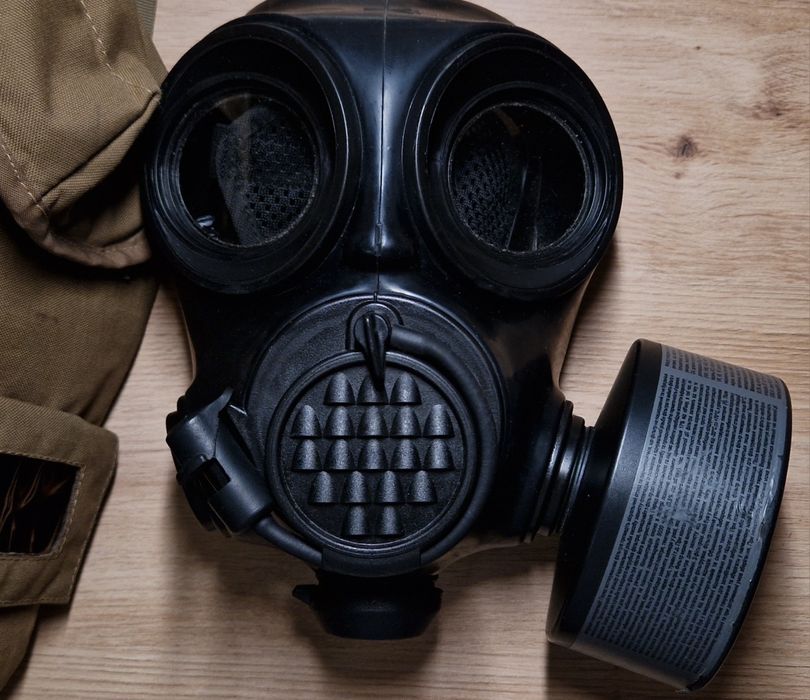 Військовий протигаз ОМ-90