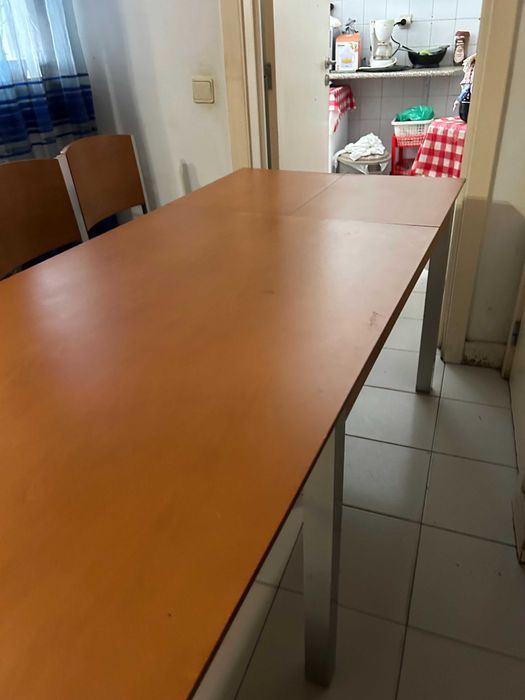 Mesa de Jantar castanha e cinzenta com 4 cadeiras