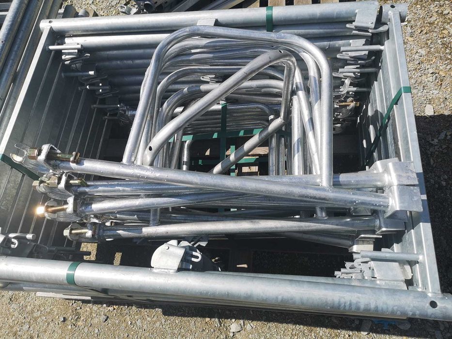 Rusztowanie stalowe elewacyjne  Plettac 8,4 m wysokości x 12 m długości =100m2 nowe na piny