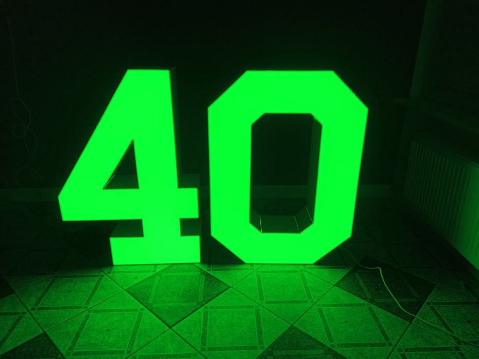 Wynajem Mega Cyfry LED RGB – 100 cm