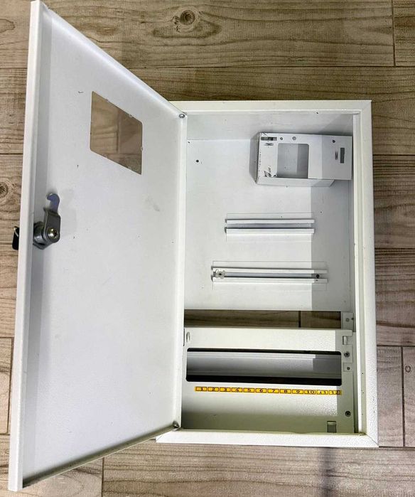 Продаю электрооборудования для электро щита Zubr , Hager