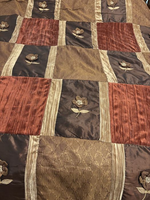 Colcha de casal com almofadas