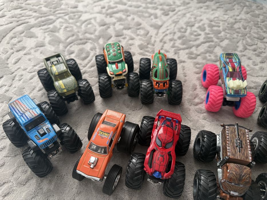 Машинки позашляховикиMonster TrucksHot Wheels