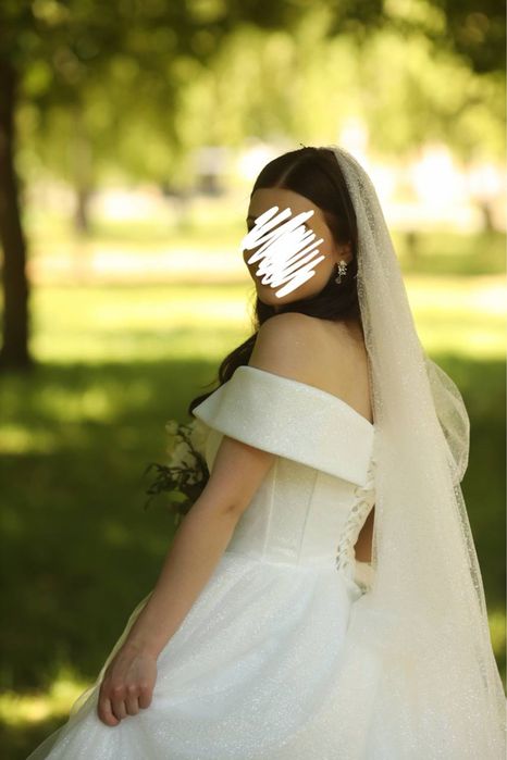 Весільна сукня біла