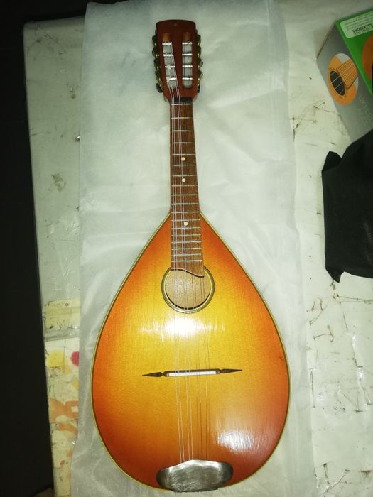 Bandolim restaurado.