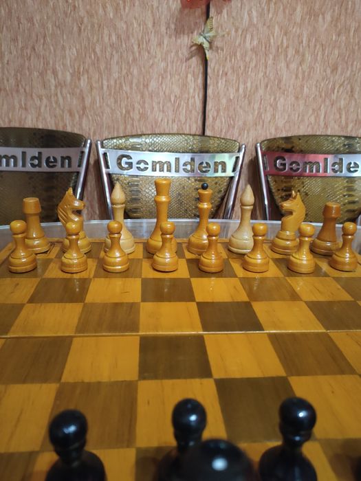 Деревянные большие Львовские шахматы советского времени размер 45х45 см.