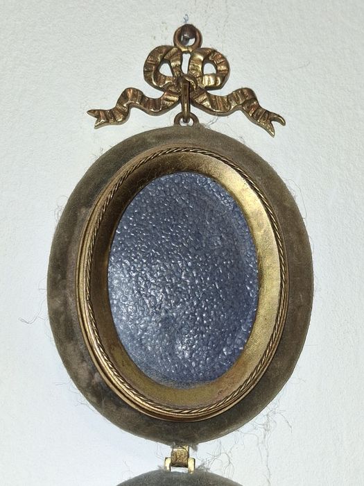 5 miniaturas porta retratos Bronze dourado séc 19 Dona Maria II