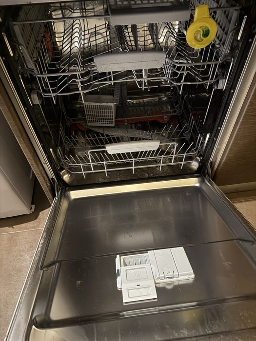 Maquina lavar loiça Hotpoint Ariston