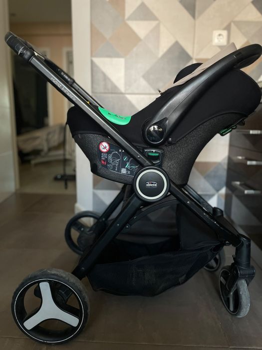Trio da chicco com  isofix com bastante uso mas em bom estado. Oferta do  marsupio