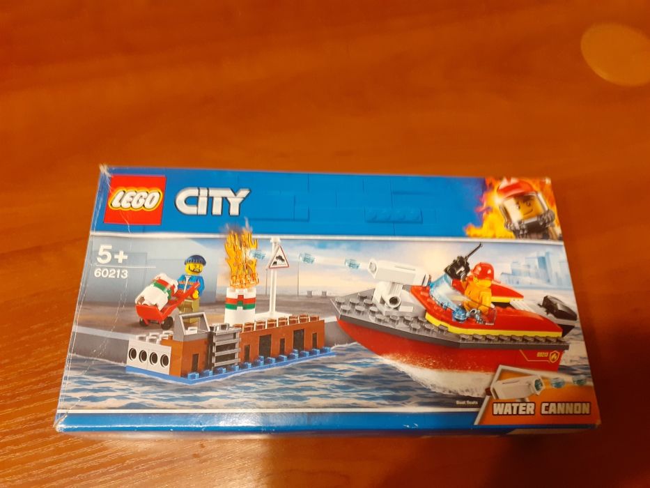 Lego city 60213.