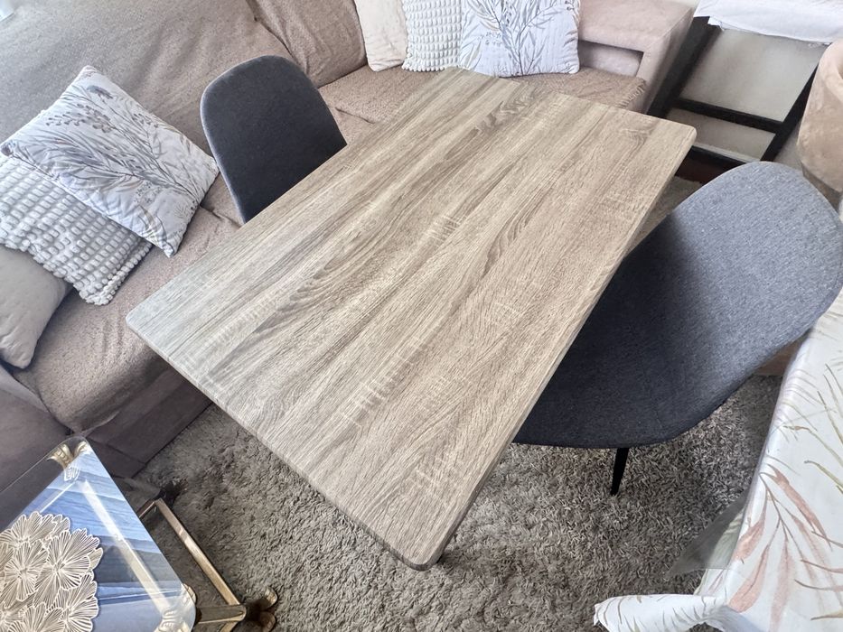 Conjunto de Mesa de Jantar + 2 Cadeiras cinzentas + Capas Extras na cor bege – Excelente Estado
