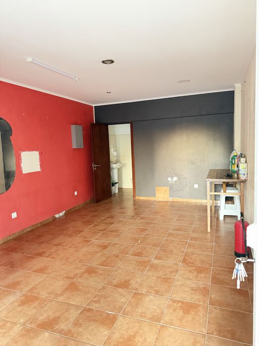 Loja em Queluz 21m2
