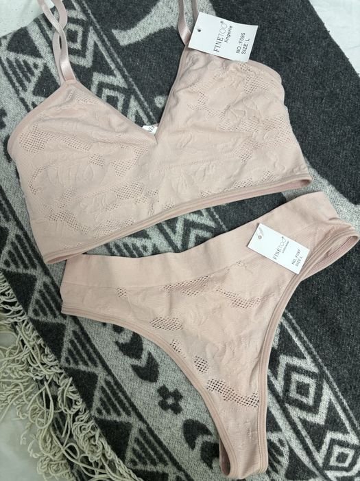 Комплект топ+стринги